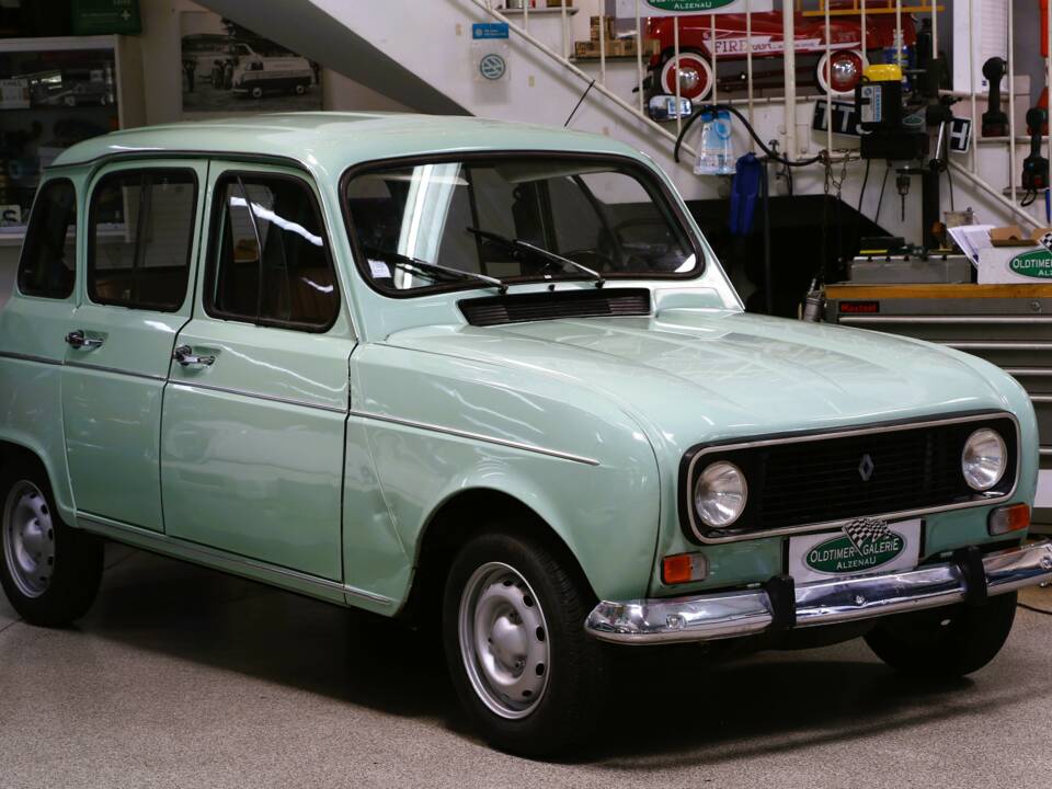 Image 2/33 de Renault R 4 TL (1981)
