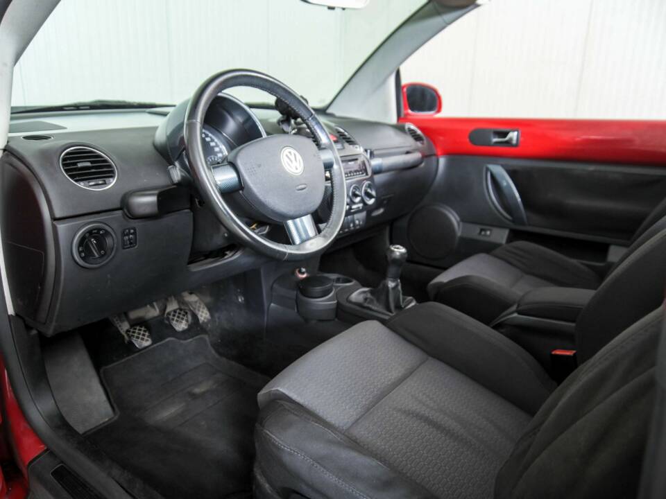 Image 11/50 de Volkswagen New Beetle 2.0 (2006)