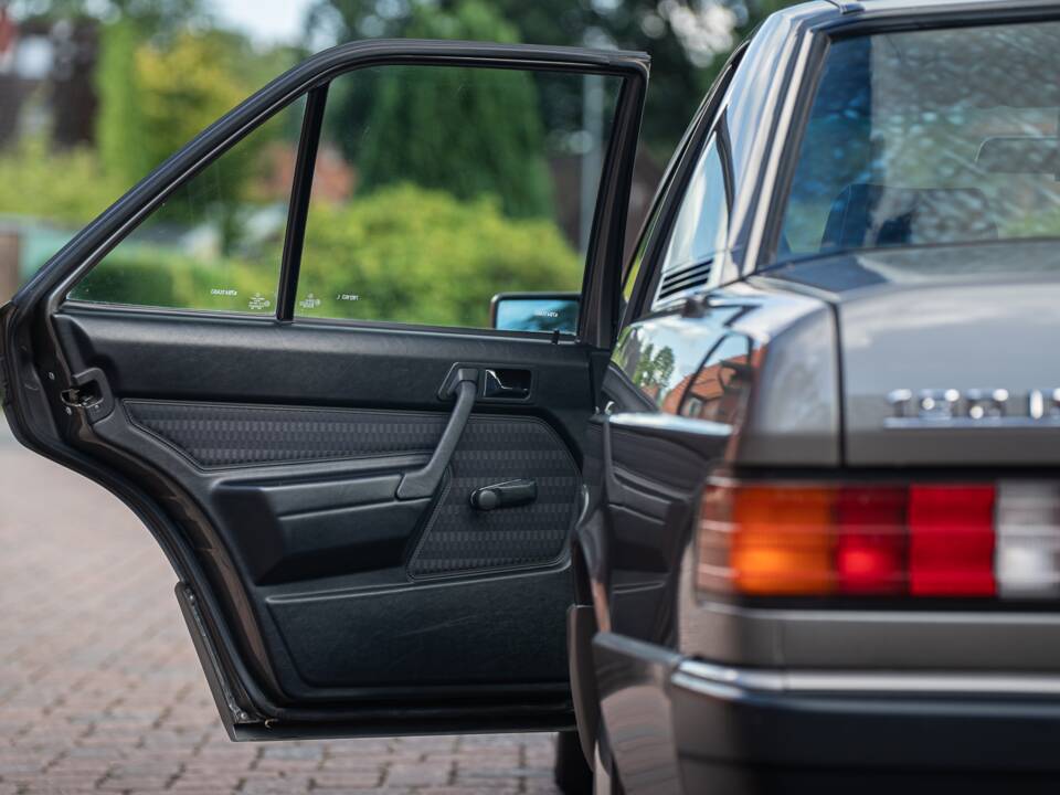 Immagine 45/73 di Mercedes-Benz 190 D 2.5 (1990)