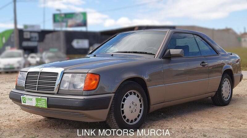 Immagine 1/10 di Mercedes-Benz 300 CE (1991)