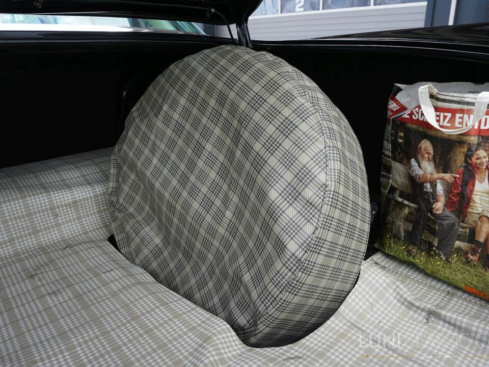 Image 76/77 of Ford Fairlane 500 Club Victoria (1958)