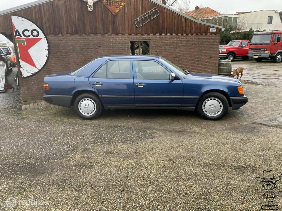 Bild 7/50 von Mercedes-Benz 300 E (1986)