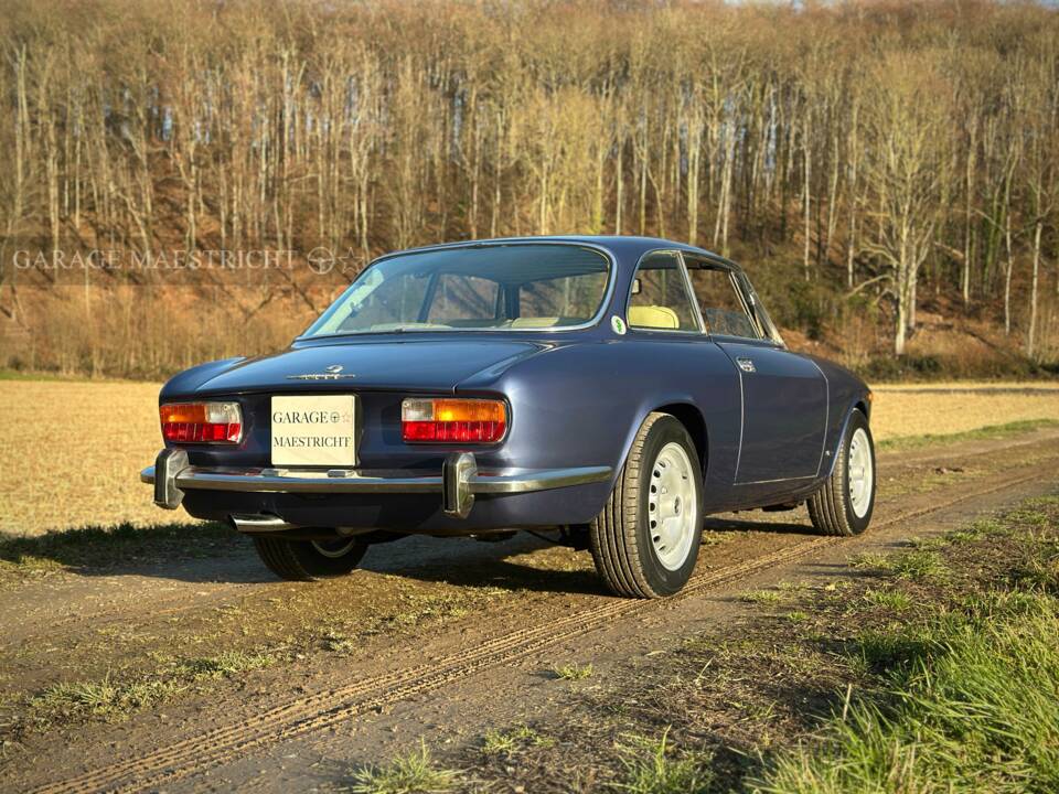 Afbeelding 2/99 van Alfa Romeo 2000 GT Veloce (1973)