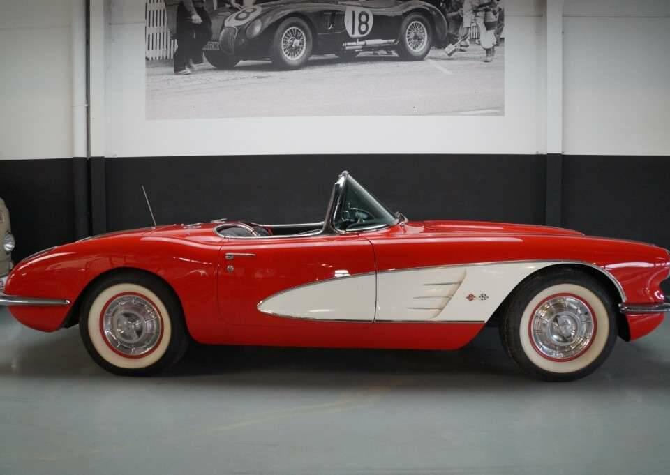 Image 32/50 of Chevrolet Corvette (1958)