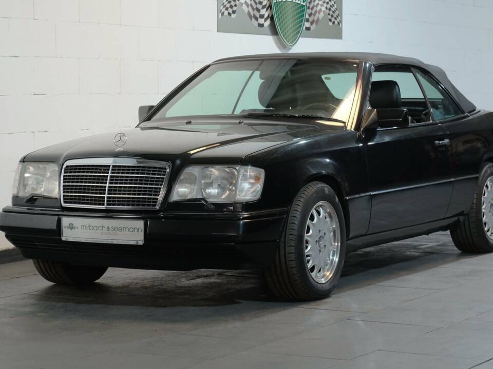 Image 16/30 de Mercedes-Benz E 220 (1995)