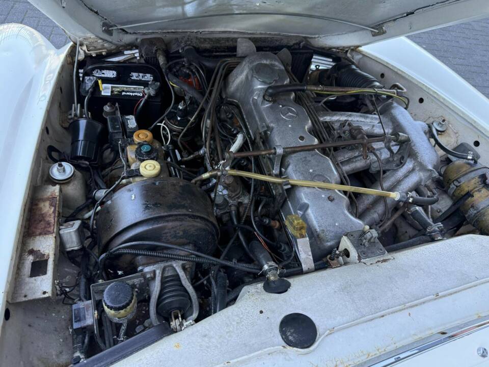 Image 38/50 of Mercedes-Benz 280 SL (1970)