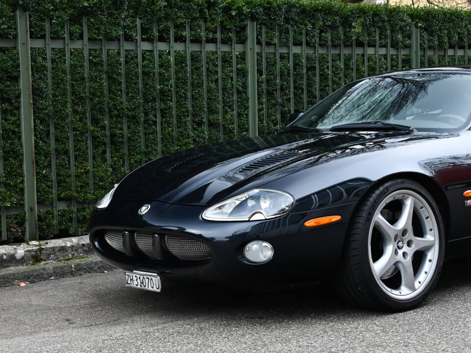 Image 31/51 of Jaguar XKR (2003)