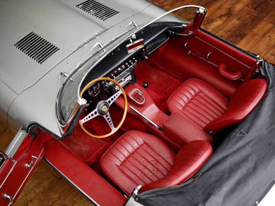 Afbeelding 15/27 van Jaguar E-Type 4.2 (1966)