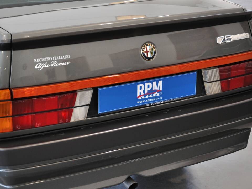 Image 6/34 de Alfa Romeo 75 2.0 Twin Spark (1987)