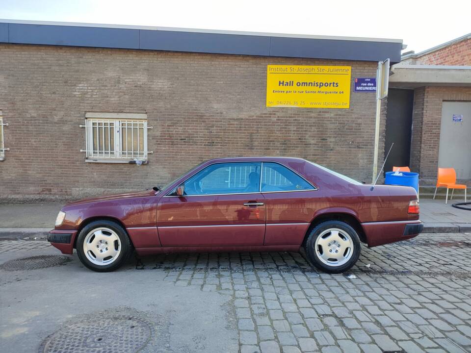 Image 8/8 of Mercedes-Benz 230 CE (1993)