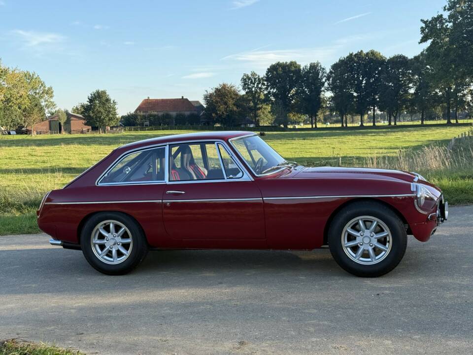 Immagine 4/18 di MG MGB GT (1970)