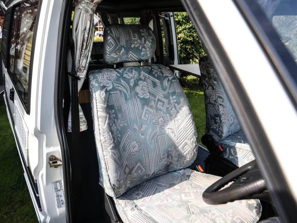 Image 36/37 of Volkswagen T4 California 2.0 (1996)