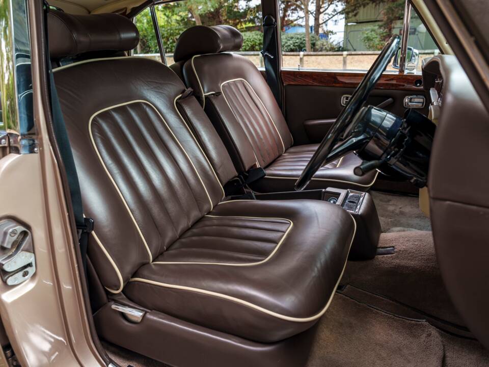 Image 23/28 of Rolls-Royce Silver Wraith II (1980)