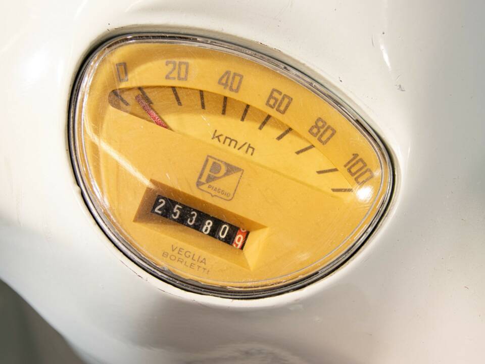 Image 40/50 of Piaggio Vespa 125 Super (1966)