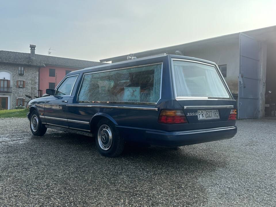 Bild 3/6 von Mercedes-Benz 300 D (1983)