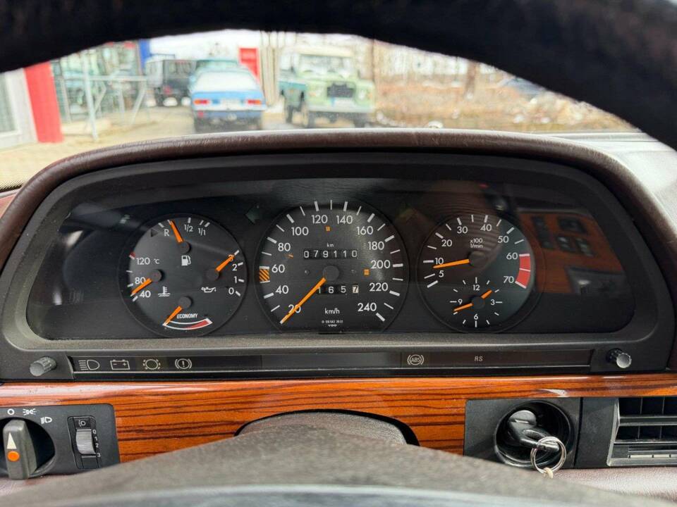 Bild 11/36 von Mercedes-Benz 380 SE (1981)