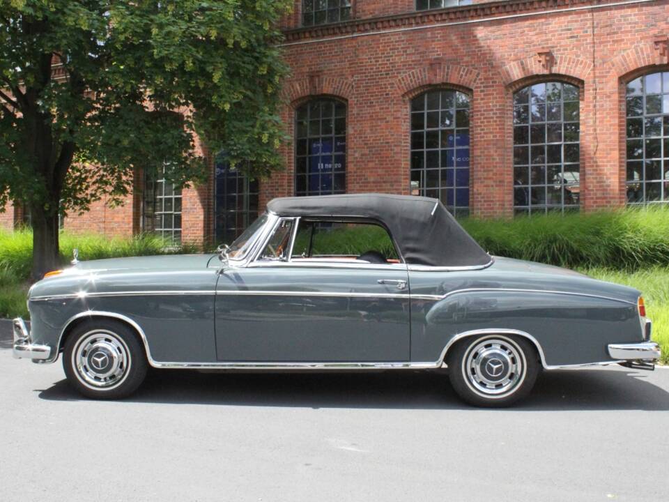 Immagine 4/17 di Mercedes-Benz 220 SE Cabriolet (1960)