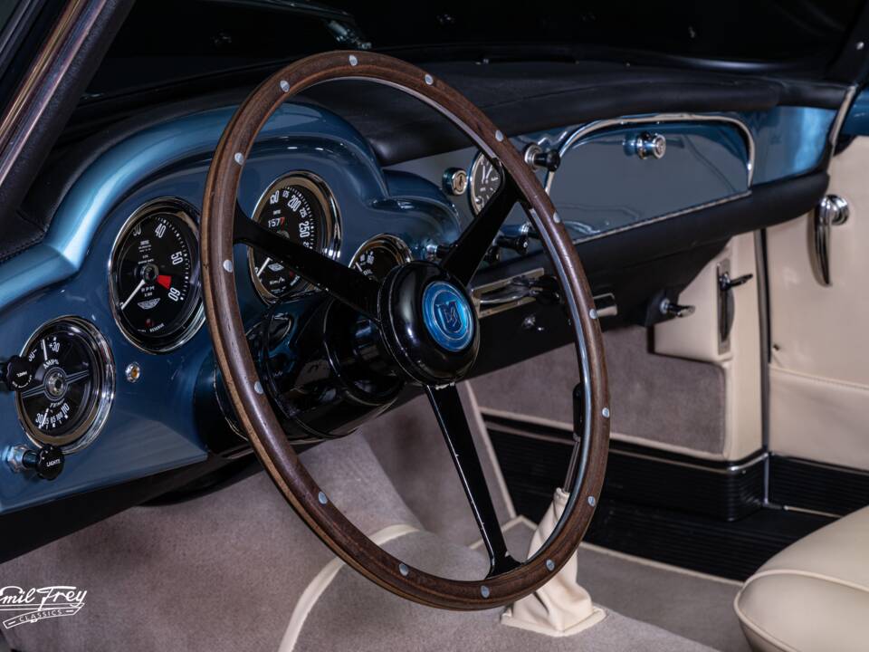 Imagen 5/8 de Aston Martin DB 4 Convertible Vantage (1962)