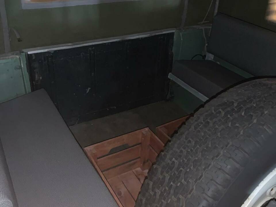 Image 7/17 of Land Rover 88 (1960)