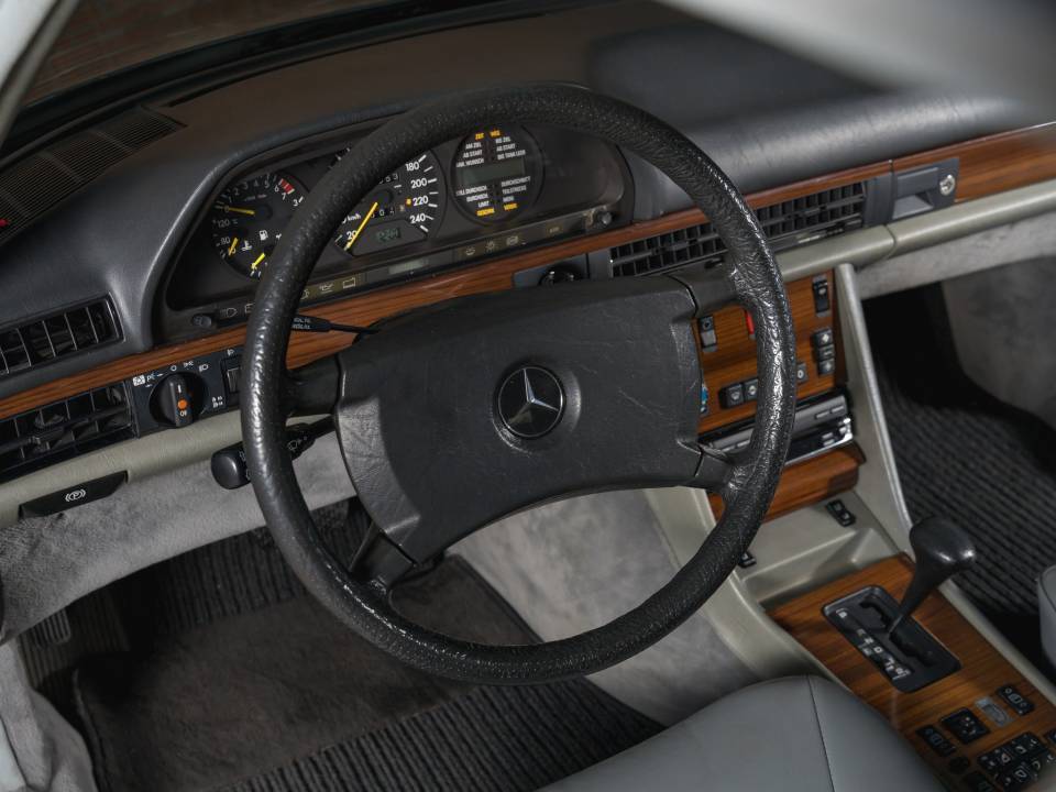 Bild 22/50 von Mercedes-Benz 500 SEL (1988)