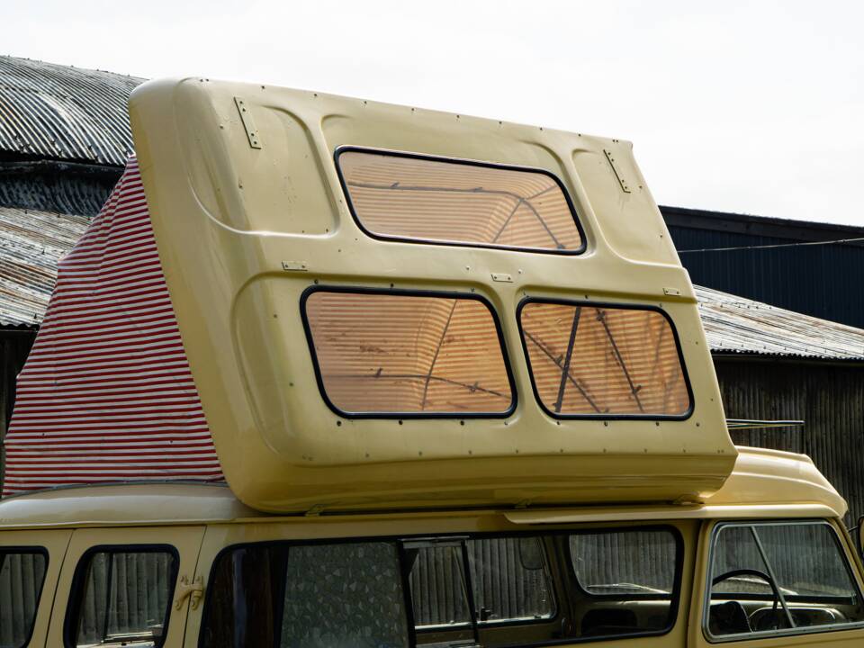 Image 35/50 of Bedford CA Dormobile (1961)