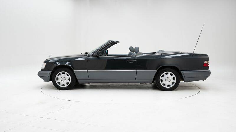 Image 8/15 of Mercedes-Benz E 220 (1994)