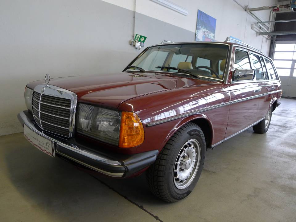 Image 30/50 de Mercedes-Benz 230 TE (1983)