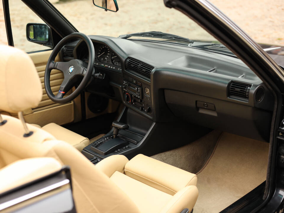 Image 26/71 of BMW 325i (1986)