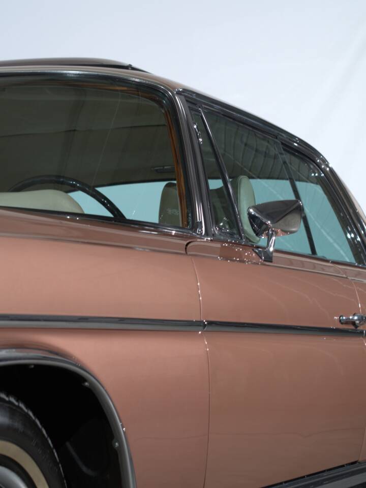 Image 10/57 of Mercedes-Benz 280 SE 3,5 (1971)