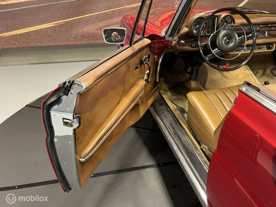 Image 19/40 of Mercedes-Benz 280 SE (1969)