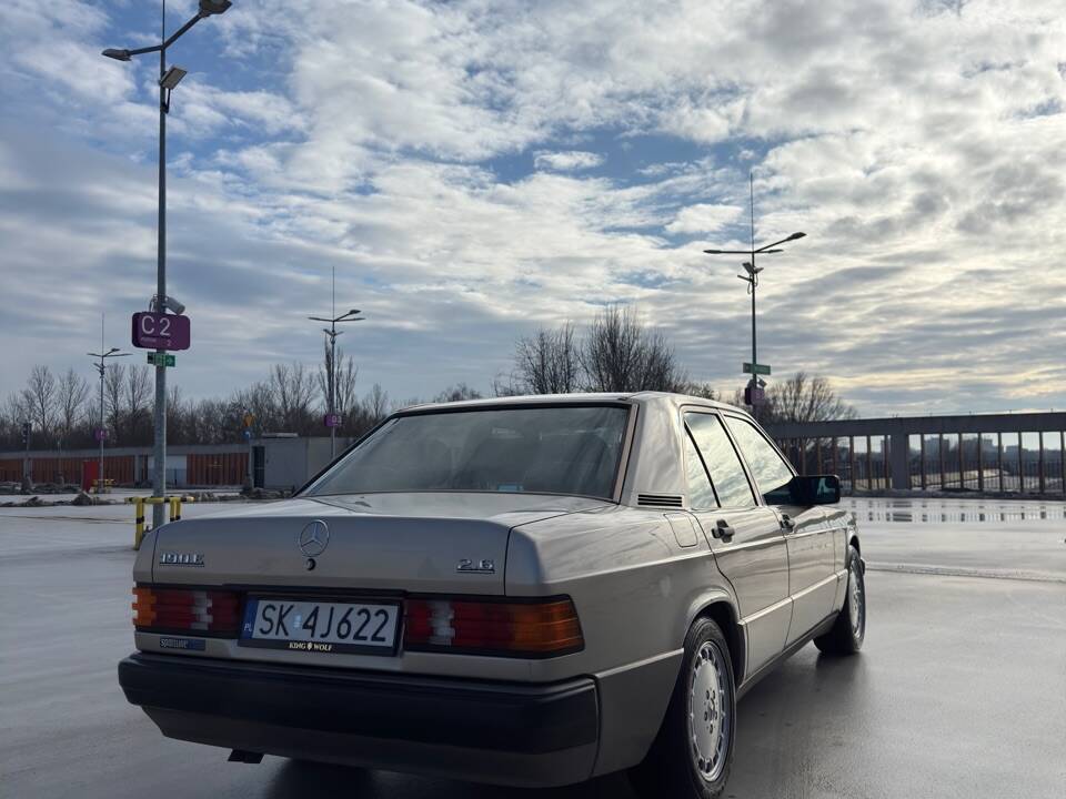 Immagine 9/39 di Mercedes-Benz 190 E 2.6 (1990)