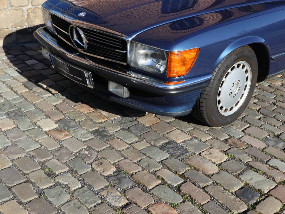 Image 21/43 of Mercedes-Benz 300 SL (1989)