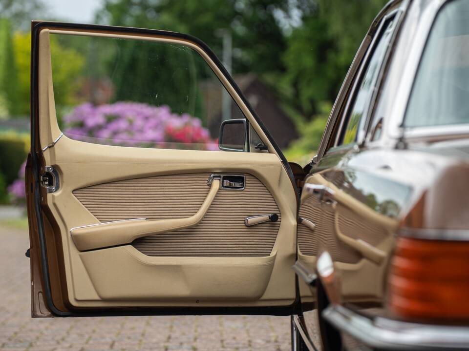 Image 21/81 of Mercedes-Benz 280 SE (1979)