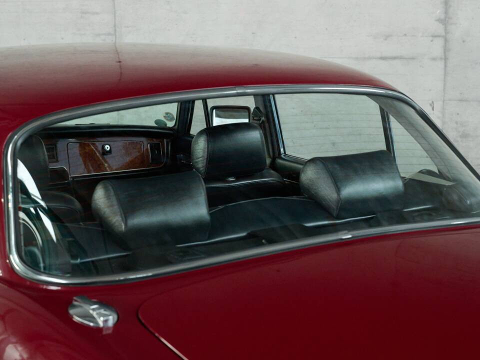 Bild 18/50 von Jaguar XJ 6 L 4.2 (1974)