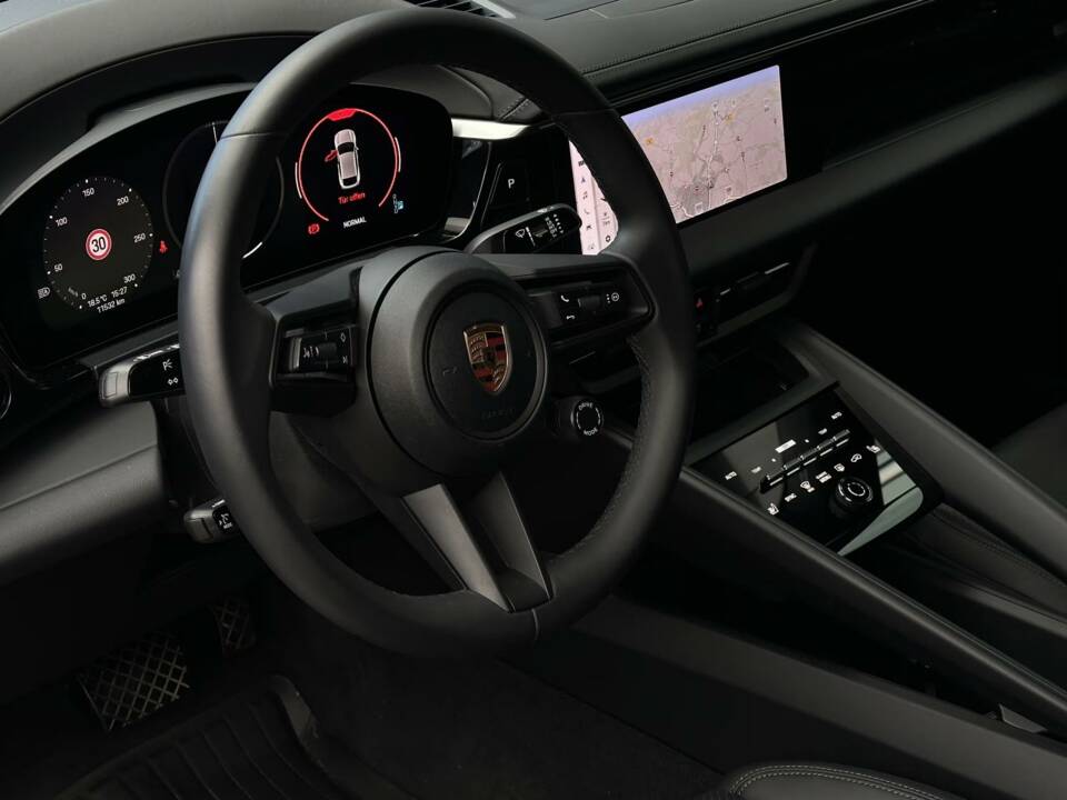 Image 4/13 de Porsche Macan Turbo (2024)