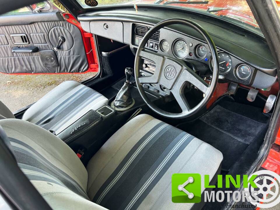 Image 9/10 of MG MGB GT (1978)