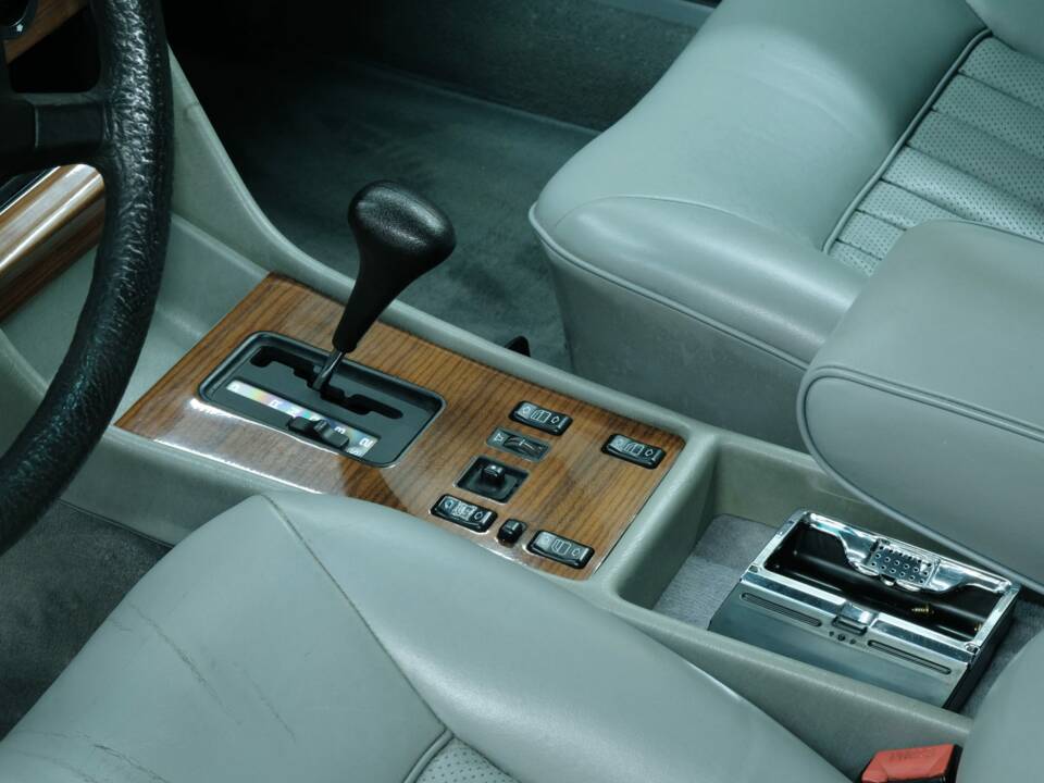 Bild 41/50 von Mercedes-Benz 300 SEL (1986)