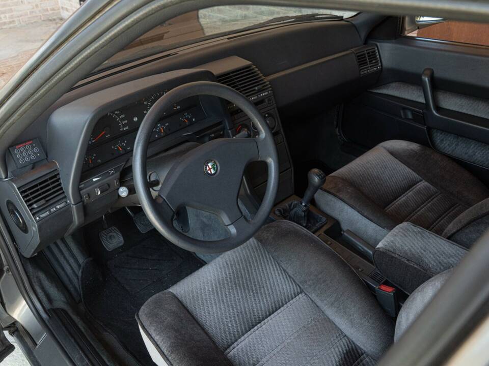 Image 24/50 de Alfa Romeo 164 2.0 (1991)