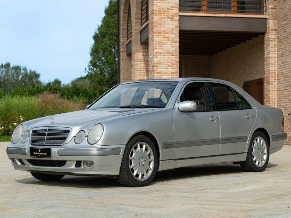 Image 1/50 de Mercedes-Benz E 430 (2000)