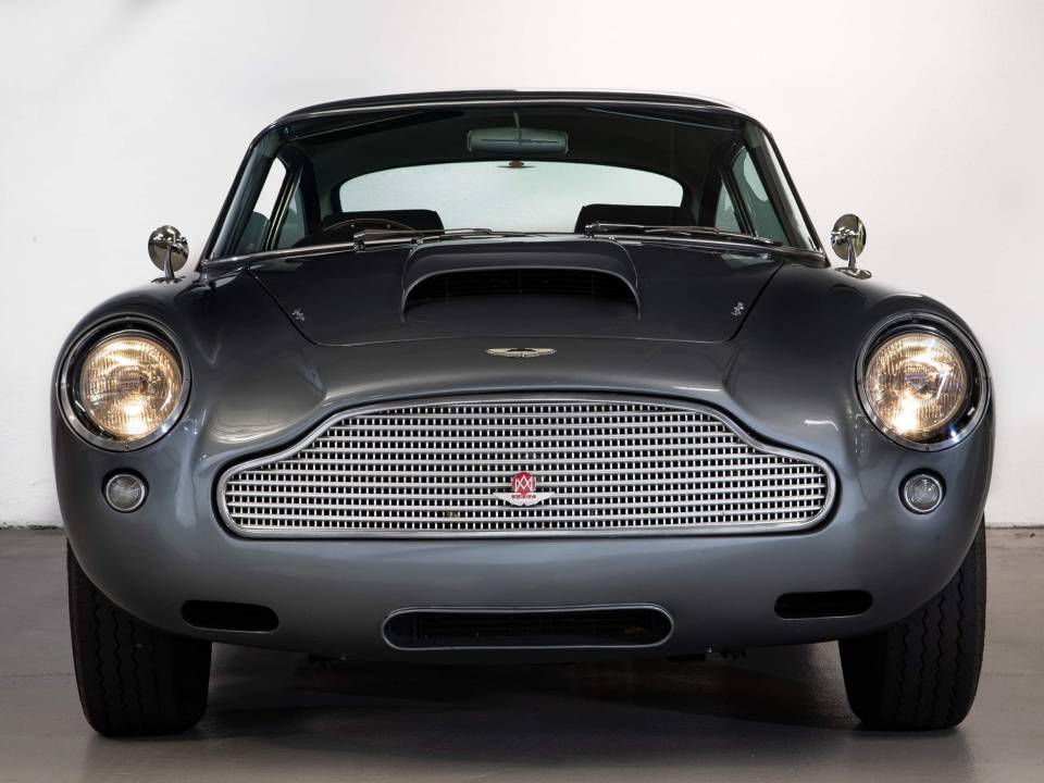 Image 2/31 of Aston Martin DB 4 (1961)