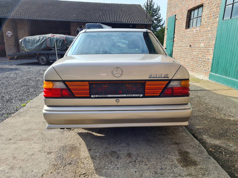 Bild 4/21 von Mercedes-Benz 300 E (1986)