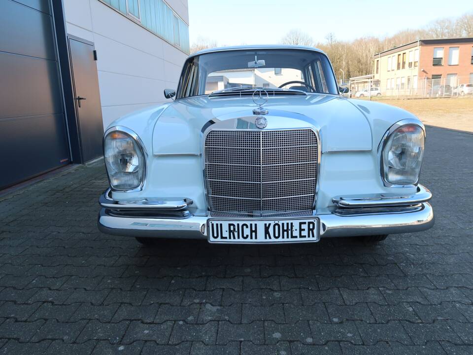 Image 2/50 of Mercedes-Benz 220 b (1965)