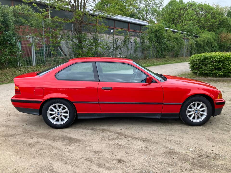 Immagine 7/35 di BMW 318is (1992)