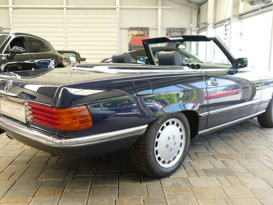 Image 5/22 de Mercedes-Benz 300 SL (1989)