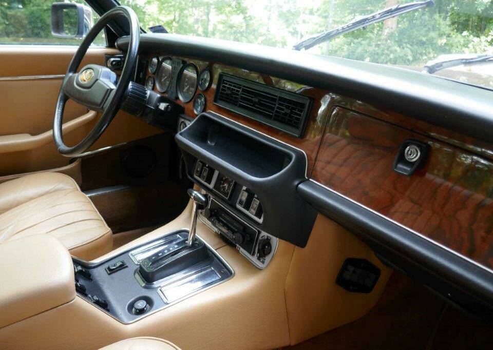 Afbeelding 14/14 van Jaguar XJ 12 (1982)