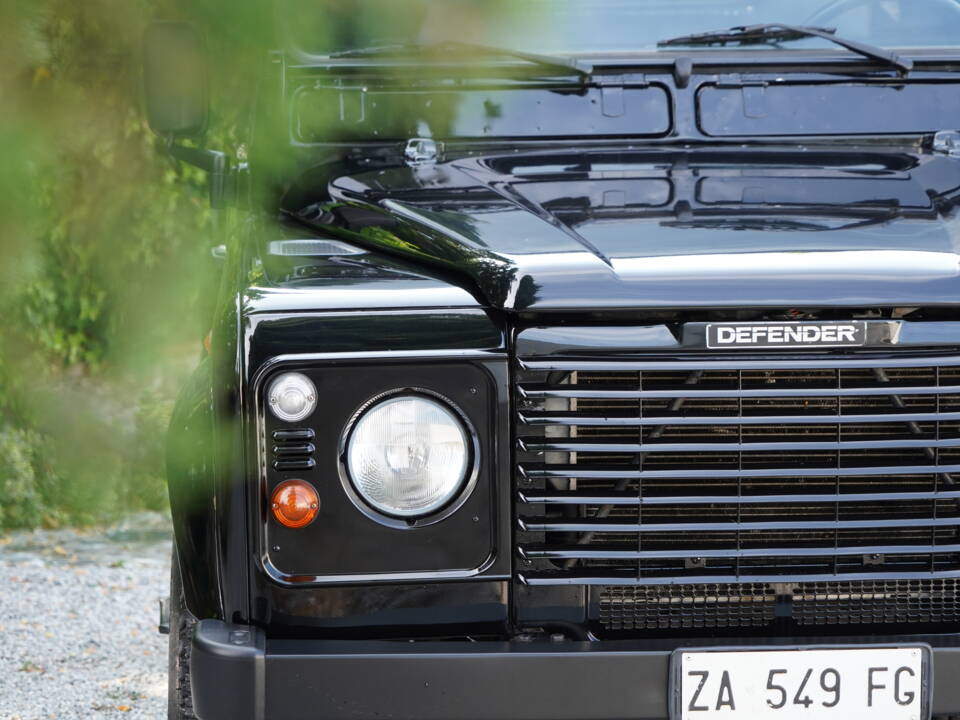Bild 23/97 von Land Rover Defender 90 Td5 (2000)