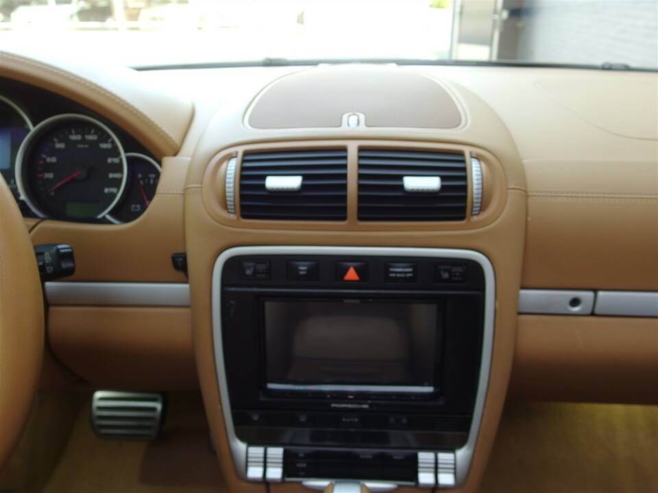 Image 51/98 of Porsche Cayenne GTS (2008)