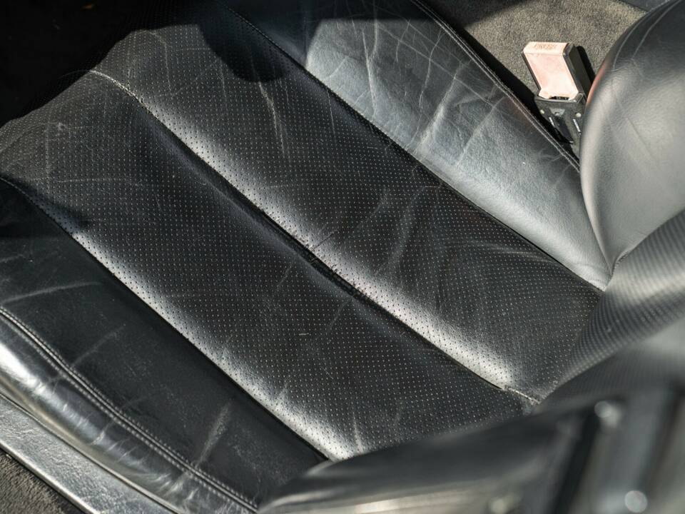 Image 32/50 of Mercedes-Benz 300 SL (1990)