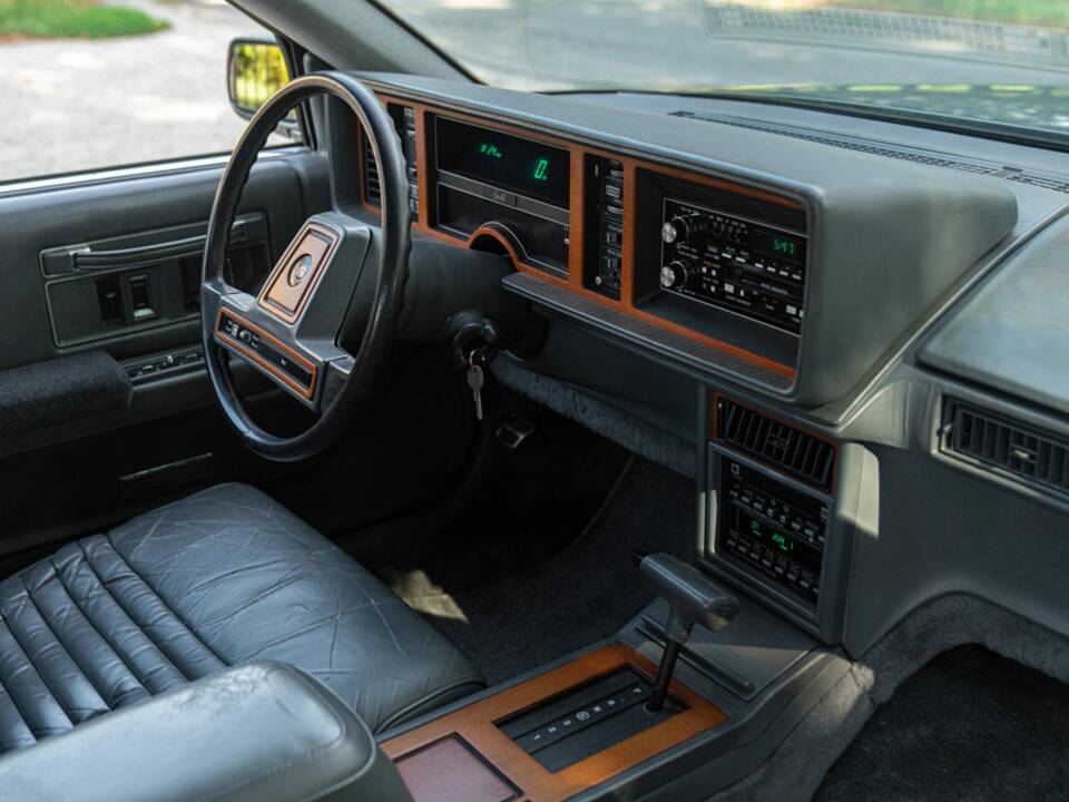 Immagine 26/50 di Cadillac Seville (1988)