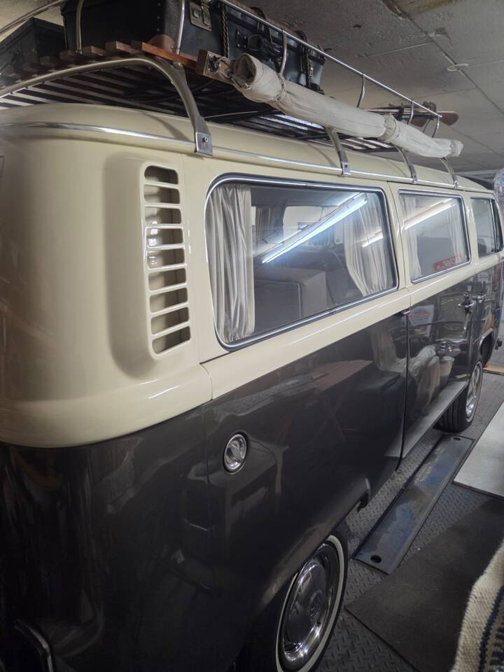 Imagen 8/13 de Volkswagen T2b minibus L (1979)